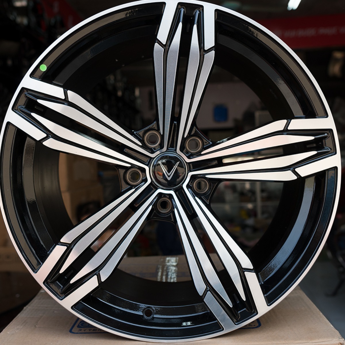 Độ mâm VF MPV 7 nâng tầm diện mạo xe