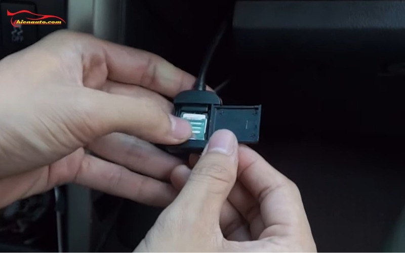 Nguyên nhân màn hình Android ô tô không nhận sim: Gắn sim sai cách