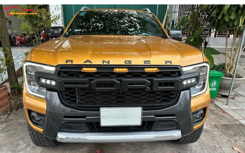 Mặt calang Ford Ranger chữ FORD mẫu STORM 