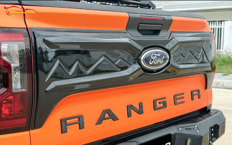 Ốp bửng sau Ford Ranger