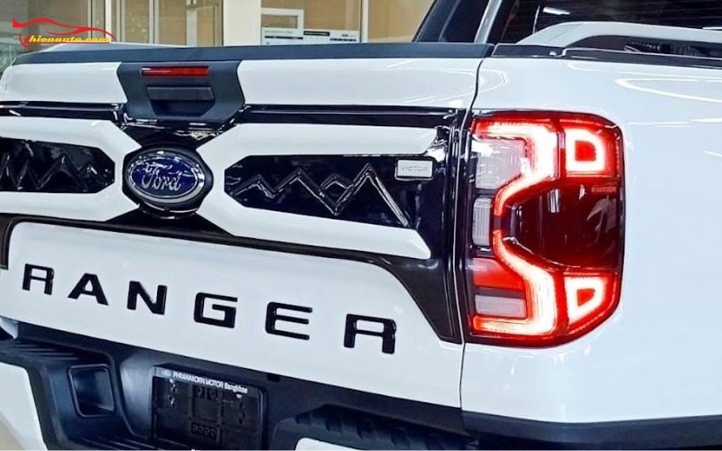 Ốp bửng sau Ford Ranger Victor sơn tùy chọn,