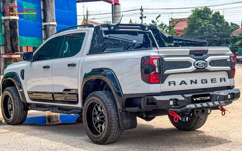 Ốp bửng sau Ford Ranger thiết kế hầm hố có chữ FORD tăng tính thẩm mỹ off road xe