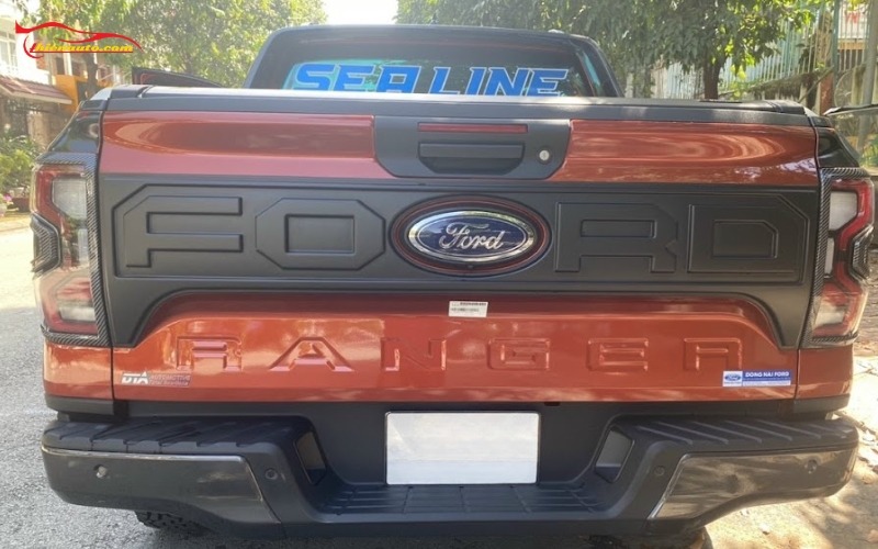 Giá bán ốp bửng sau Ford Ranger dao động từ 2.000.000 VNĐ 