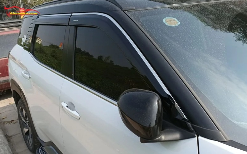 Vè che mưa Mitsubishi Destinator giúp chống mưa hắt, giữ khoang xe khô ráo