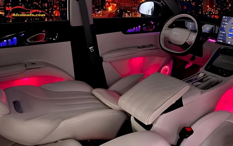 Độ đèn LED nội thất Geely EX2 tăng thẩm mỹ khoang cabin