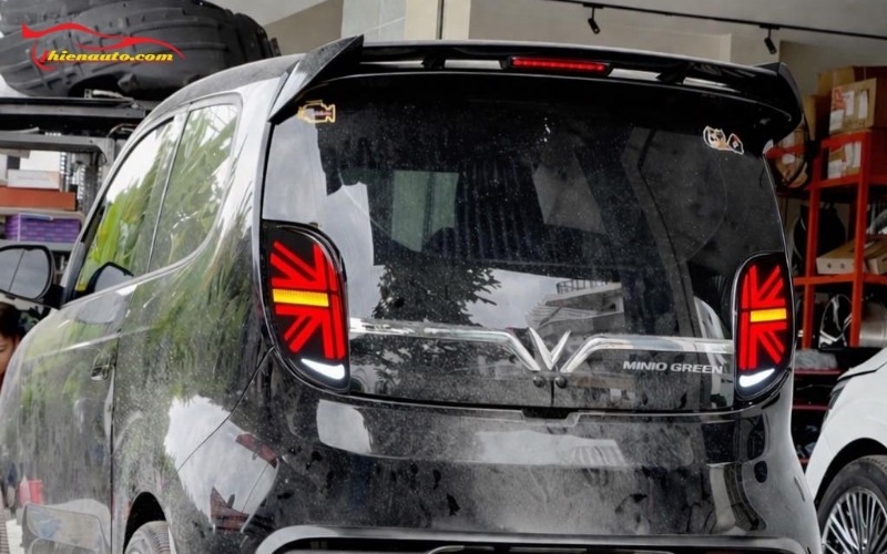 Độ đèn hậu VinFast Minio Green tại Thiện Auto