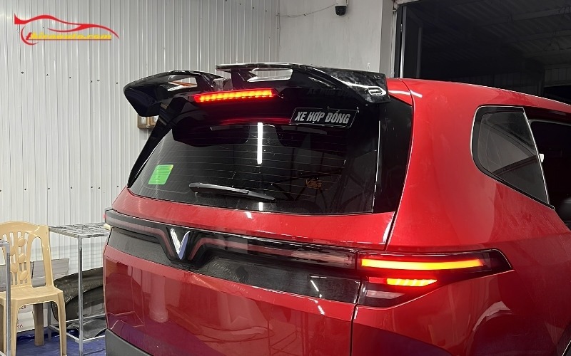 Đuôi gió VF MPV 7 thể thao