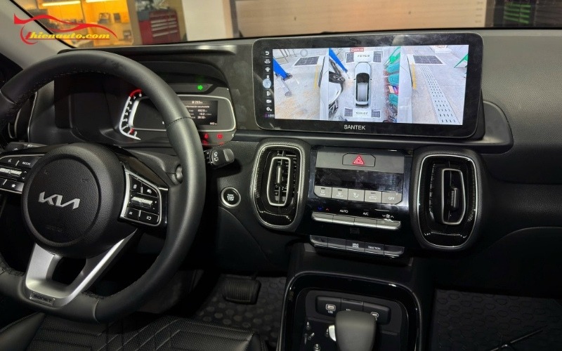 Hình ảnh thực tế lắp màn hình Android Kia Sonet tại Thiện Auto
