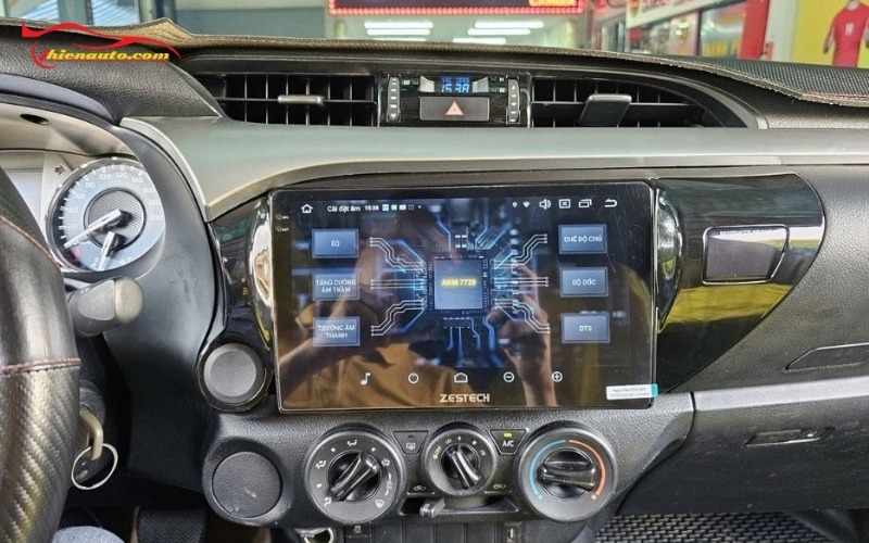 Hình ảnh thực tế độ màn hình Android Toyota Hilux tại Thiện Auto