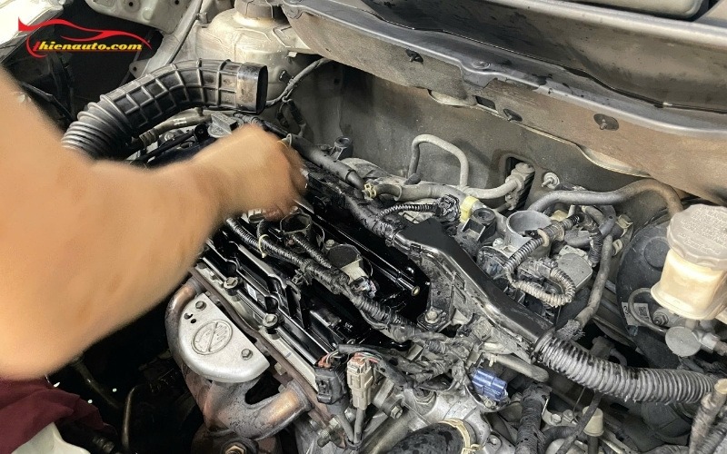 Suzuki XL7 thay nắp dàn cò