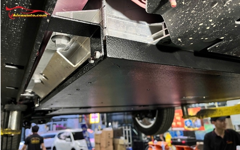 Tấm bảo vệ pin Vinfast Limo Green B-factory Hình ảnh thực tế lắp tấm bảo vệ pin Limo Green B-Factory tại Thiện Auto