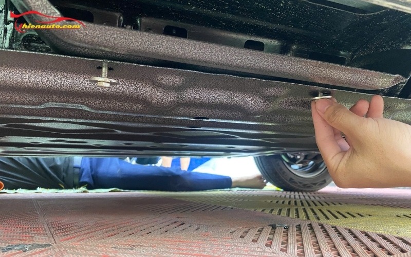 Tấm bảo vệ pin Vinfast Minio Green Hình ảnh lắp tấm bảo vệ pin Minio Green thực tế tại Thiện Auto