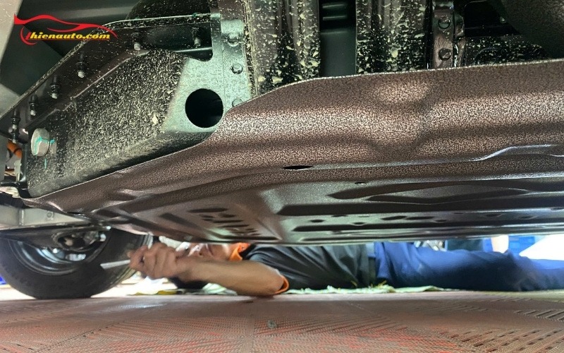 Tấm bảo vệ pin Vinfast Minio Green Hình ảnh lắp tấm bảo vệ pin Minio Green thực tế tại Thiện Auto