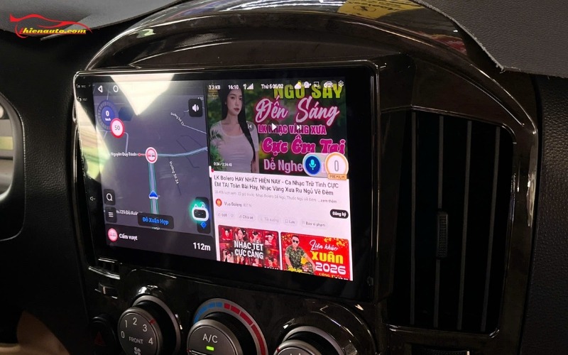 Hướng dẫn cách chia đôi màn hình Android ô tô đơn giản nhất Chia đôi màn hình Android ô tô là khả năng hiển thị cùng lúc 2 ứng dụng trên một màn hình Android xe hơi