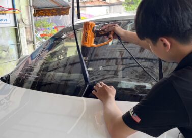 Dán phim cách nhiệt Hyundai Custin giúp hạn chế nhiệt lượng vào khoang cabin xe, giảm nhiệt trong xe giúp mát mẻ hơn