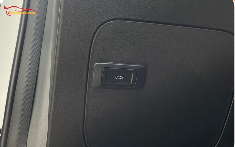 Độ cốp điện Geely EX2: Bấm mở nút tiện lợi 