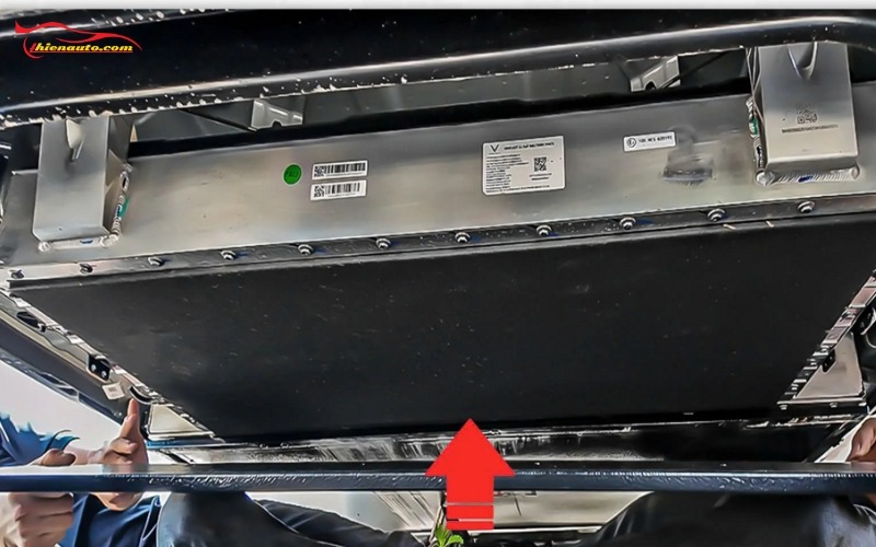 Tấm ốp pin VF6 B-Factory được làm cấu trúc 2 lớp dày 1 cm