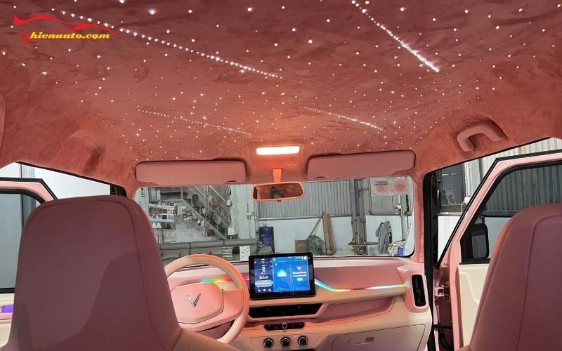 Bọc trần da lộn VinFast VF MPV 7 nâng tầm nội thất xe