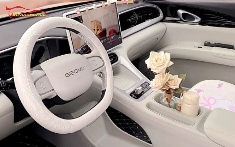 Bọc vô lăng Geely EX2 tăng thẩm mỹ nội thất xe