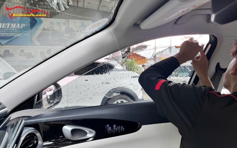 Dán phim cách nhiệt Geely EX2 bảo vệ nội thất xe