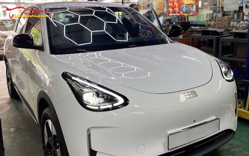 Hình ảnh thực tế dán phim cách nhiệt Geely EX2 tại Thiện Auto