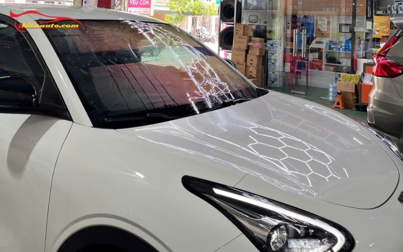 Hình ảnh thực tế dán phim cách nhiệt Geely EX2 tại Thiện Auto