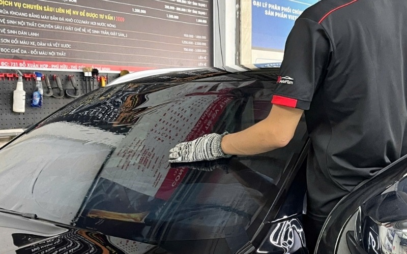 Dán phim cách nhiệt Toyota Veloz Dán phim cách nhiệt Toyota Veloz chính hãng bảo vệ sức khỏe người ngồi trong xe