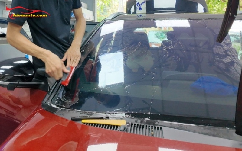 Dán phim cách nhiệt Toyota Yaris Dán phim cách nhiệt Toyota Yaris chính hãng tại Thiện Auto