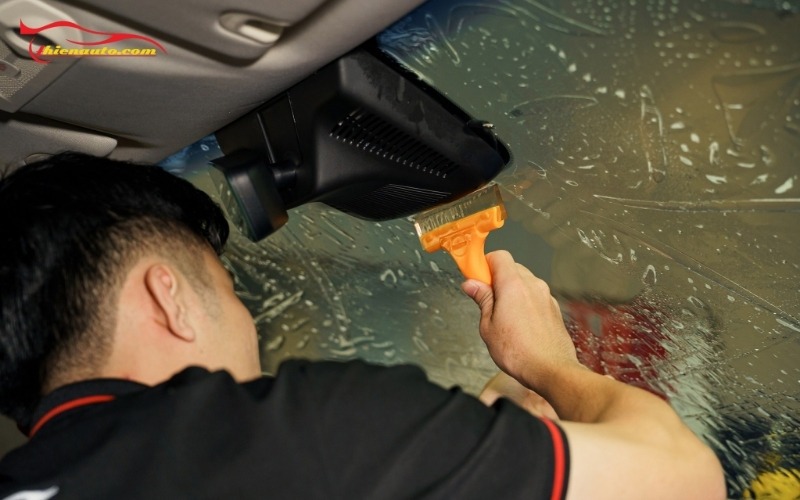 Dán phim cách nhiệt Vinfast VF8 Dán phim cách nhiệt VF8 tại Thiện Auto giảm 30%