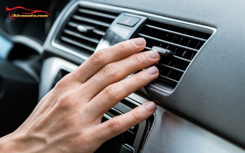 Máy lạnh xe hơi thổi ra hơi nóng do van tiết lưu bị hỏng