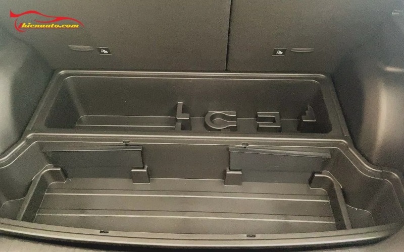 Thùng đựng đồ cốp sau Geely EX2 Thùng đựng đồ cốp sau Geely EX2 vừa khít form xe, không xê dịch