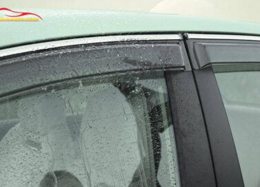 Vè che mưa Geely EX2 năng nước mưa hắt vào khoang nội thất