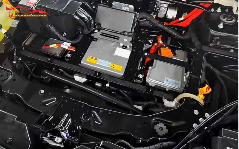 Vệ sinh khoang máy Vinfast VF8 Vệ sinh khoang máy Vinfast VF8 chuẩn kỹ thuật tại Thiện Auto