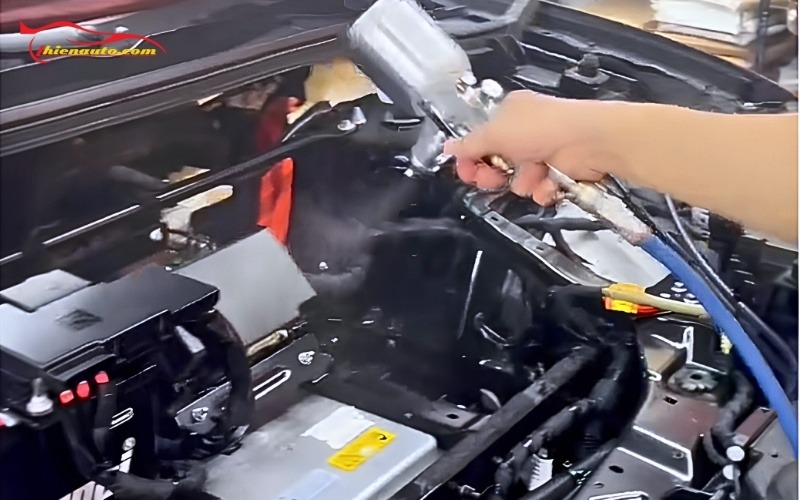 Vệ sinh khoang máy Vinfast VF7 Vệ sinh khoang máy Vinfast VF7, phát hiện sớm hư hỏng và sử xí kịp thời