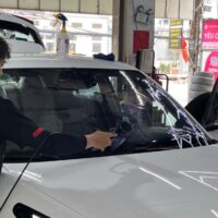 Giá dán phim cách nhiệt ô tô 4 chỗ mới nhất 2026: Nên chọn loại nào tốt?