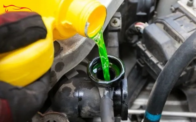 Đổ nước làm mát khác màu có sao không? Những rủi ro chủ xe cần biết Đổ nước làm mát khác màu có sao không? Không nên đổ