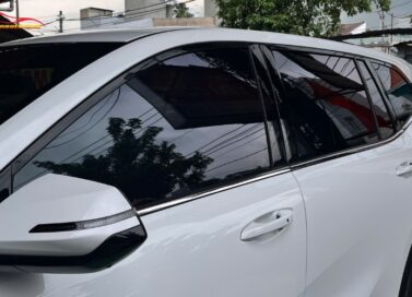 Phim cách nhiệt 3M có mấy loại: Phim cách nhiệt 3M Crystalline BLK