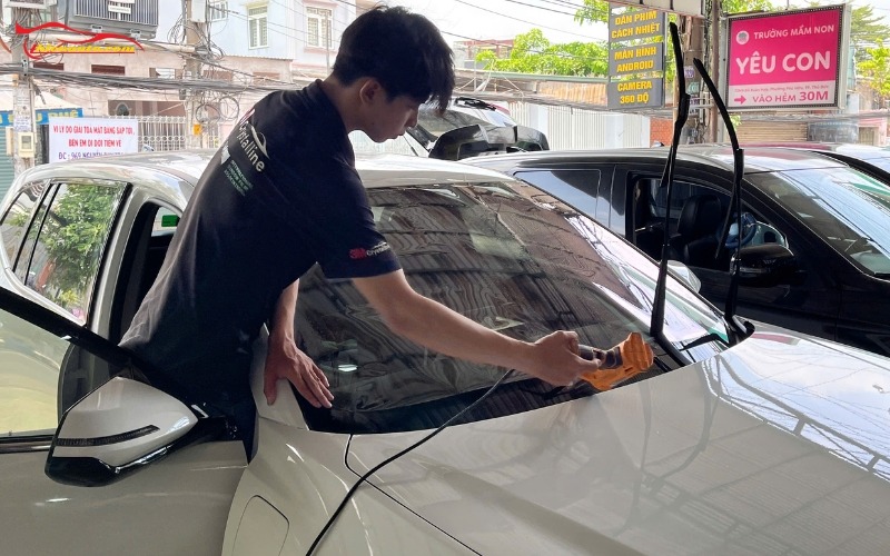 Phim cách nhiệt 3M có mấy loại? Nên dán loại phim 3M nào cho ô tô? Phim cách nhiệt 3M có mấy loại: Phim cách nhiệt 3M Crystalline BLK