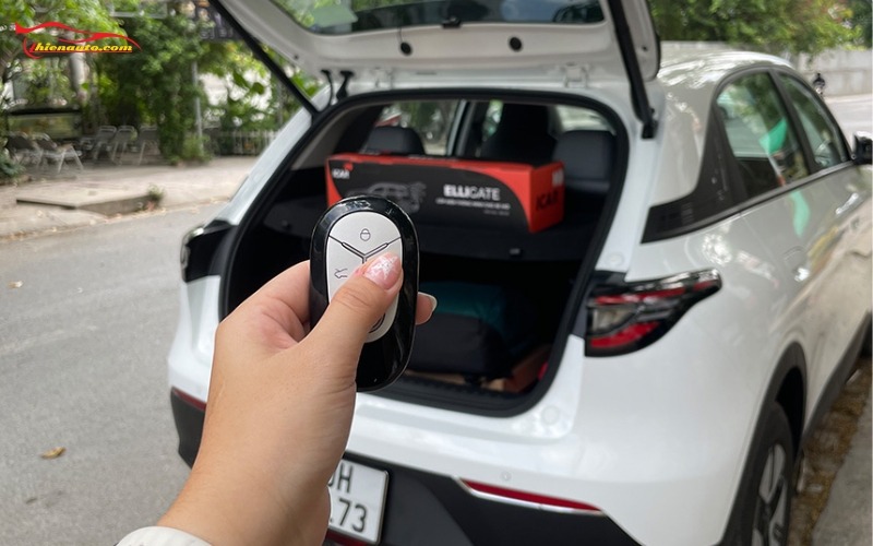 Top 6+ phụ kiện công nghệ Geely EX2 nâng cấp tiện nghi thông minh Top đồ chơi phụ kiện công nghệ Geely EX2: Cốp điện đóng mở nhẹ nhàng