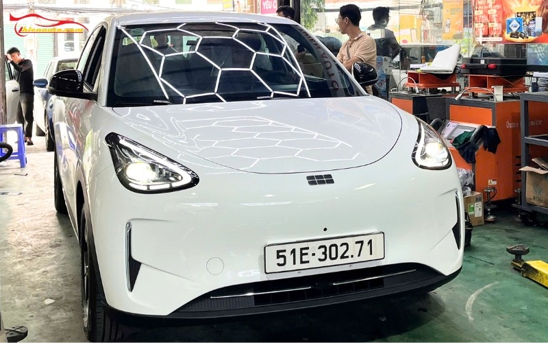 Phụ kiện ngoại thất Geely EX2: Dán PPF bảo vệ sơn zin ngoại thất xe