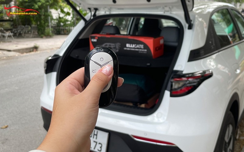 Phụ kiện nội thất Geely EX2: Độ cốp điện đóng mở tự động 