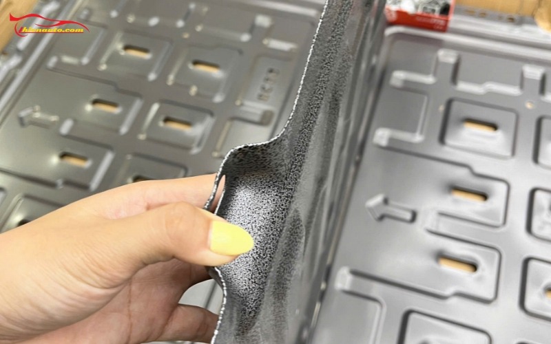 Tấm bảo vệ pin BYD Dolphin độ dày khoảng 1.2 mm