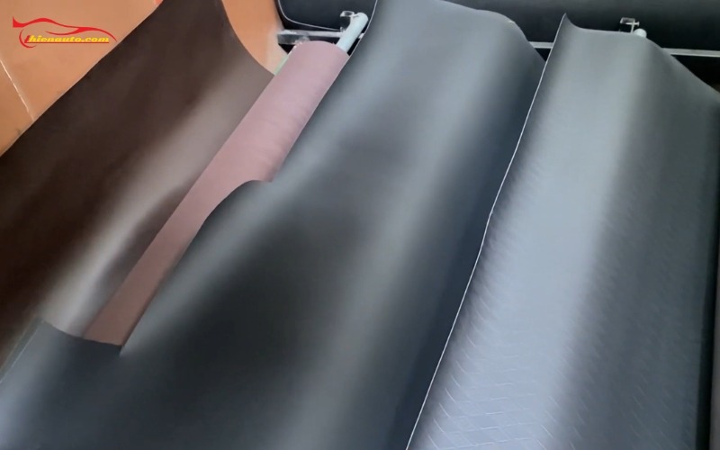 Thảm lót sàn simili Honda Civic tại Thiện Auto được may theo form xe, có nhiều màu sắc cho khách lựa chọn theo nhu cầu không gian nội thất xe