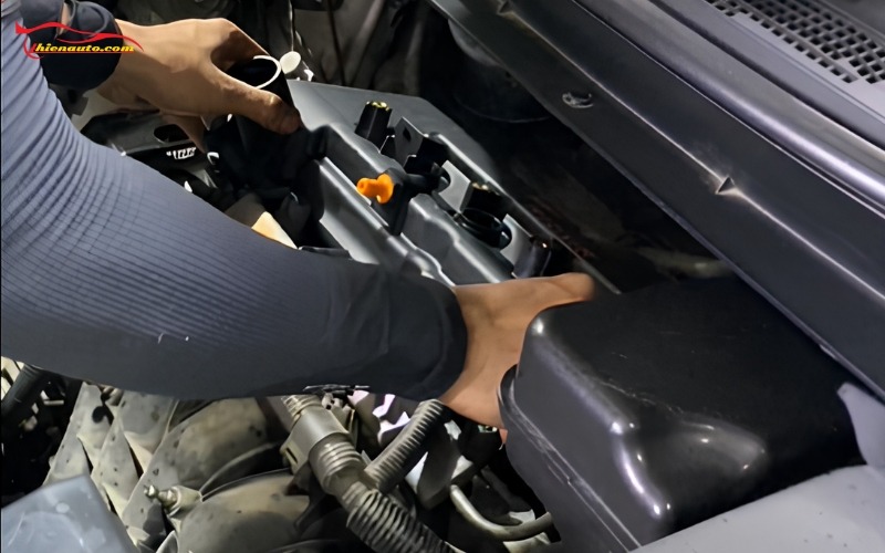 Thay nắp giàn cò Mitsubishi Xpander tại trung tâm chăm sóc độ xe nâng cấp xe ô tô Thiện Auto 
