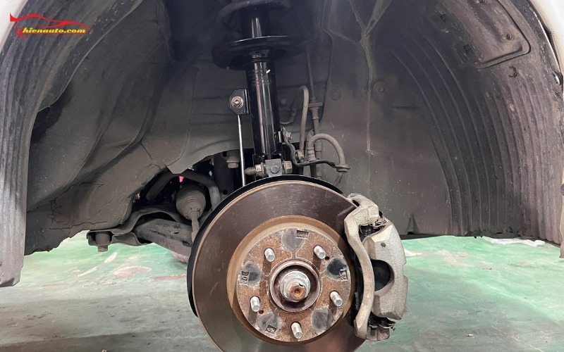 Thay phuộc/ giảm xóc Mitsubishi Xpander