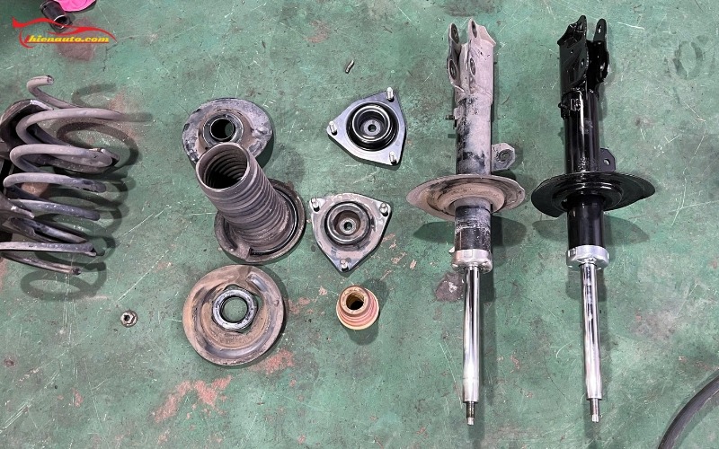 Lưu ý khi thay phuộc Xpander nên kiểm tra các chi tiết liên quan trong hệ thống 
