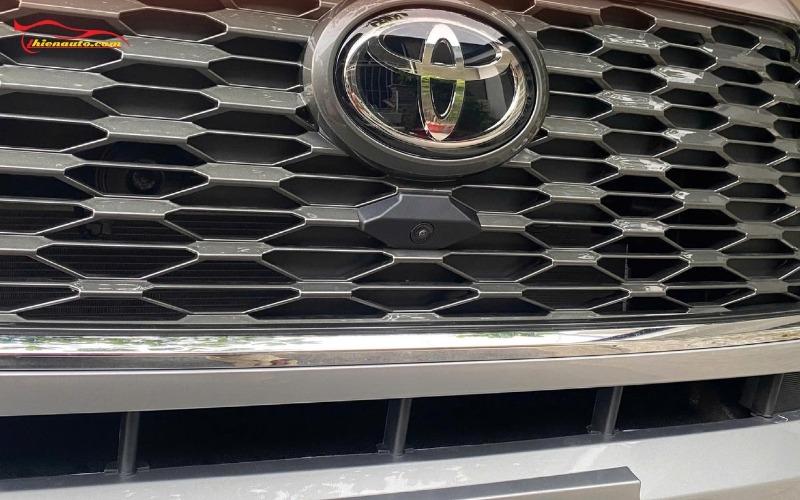 Toyota Innova Cross HEV lắp Elliview Q5LS 2K