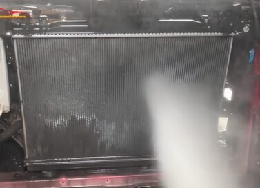 Vệ sinh dàn nóng VinFast VF8