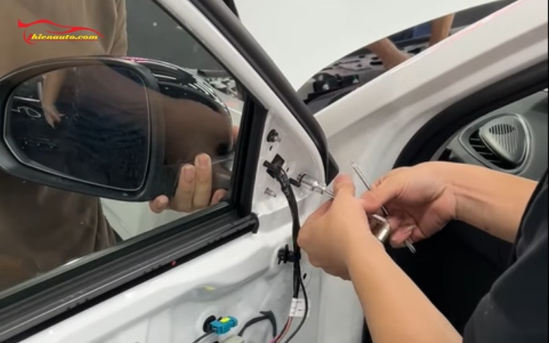 Gương điện Uni Geely EX2 Gương điện Uni Geely EX2 chính hãng tại Thiện Auto