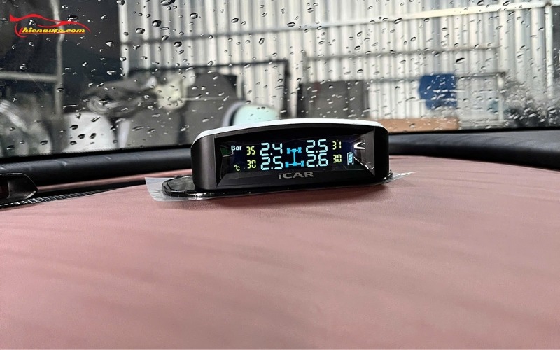 Cảm biến áp suất lốp VinFast VF2 Cảm biến áp suất lốp VinFast VF2 giúp theo dõi chi tiết từng thông số áp suất và nhiệt độ lốp theo thời gian thực